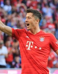  莱万多夫斯基蝉联德甲金靴三度获奖  