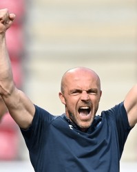  霍芬海姆争议判罚引发主帅不满  